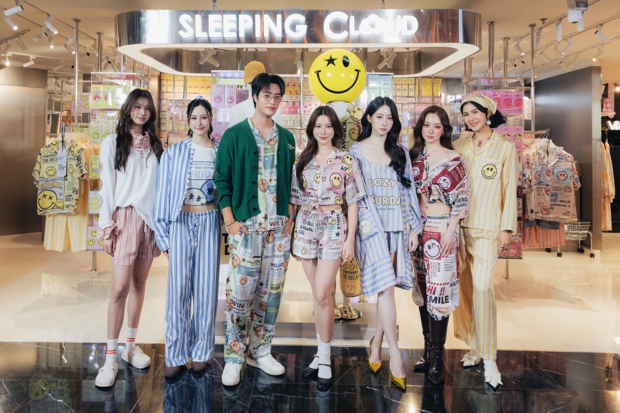 แฟลชรัวทั้งสยาม! "เก้า สุภัสสรา" นำทีม "เจมีไนน์-โยโกะ-วิว" เปิดตัว SLEEPING CLOUD เขย่าวงการชุดนอน