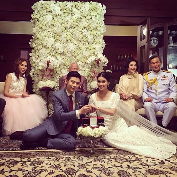 มัดหมี่ แต่งงาน