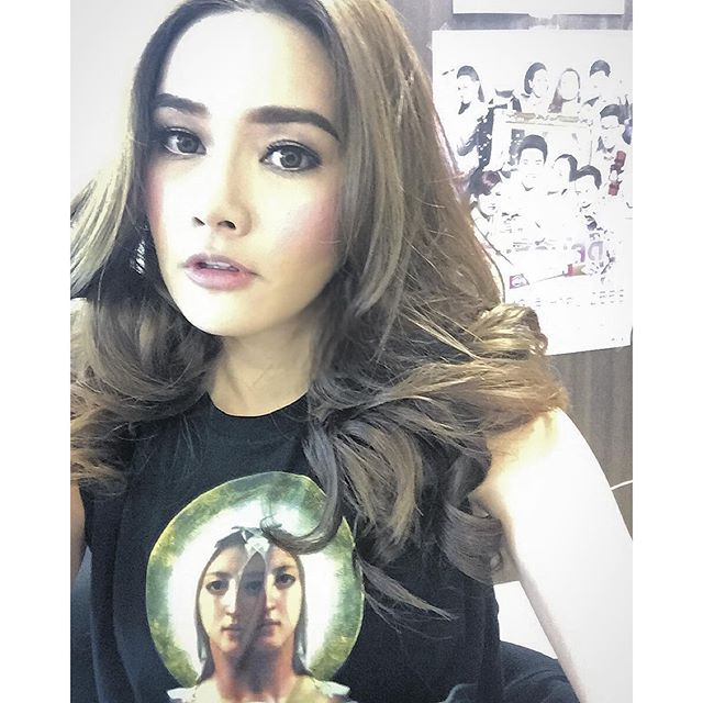 หญิง รฐา