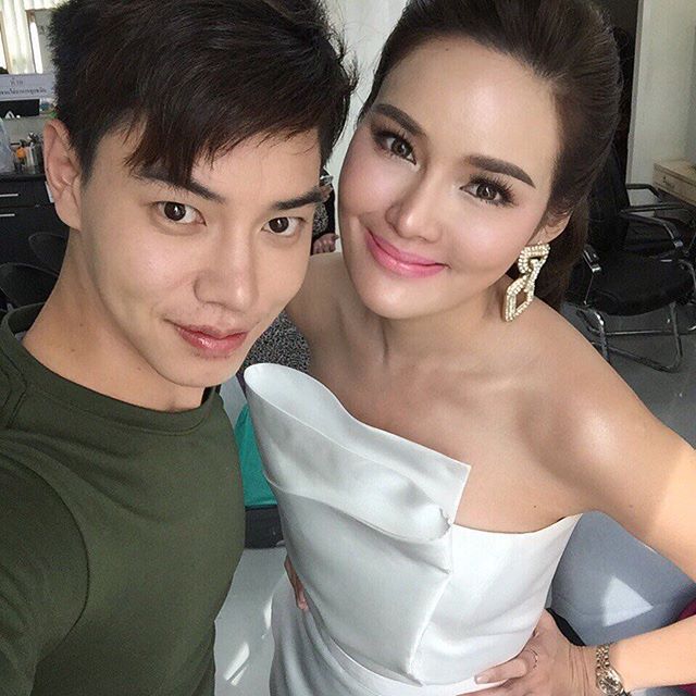 หญิง รฐา