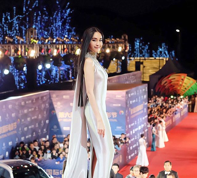 ปอย ตรีชฏาเดินพรมแดง
