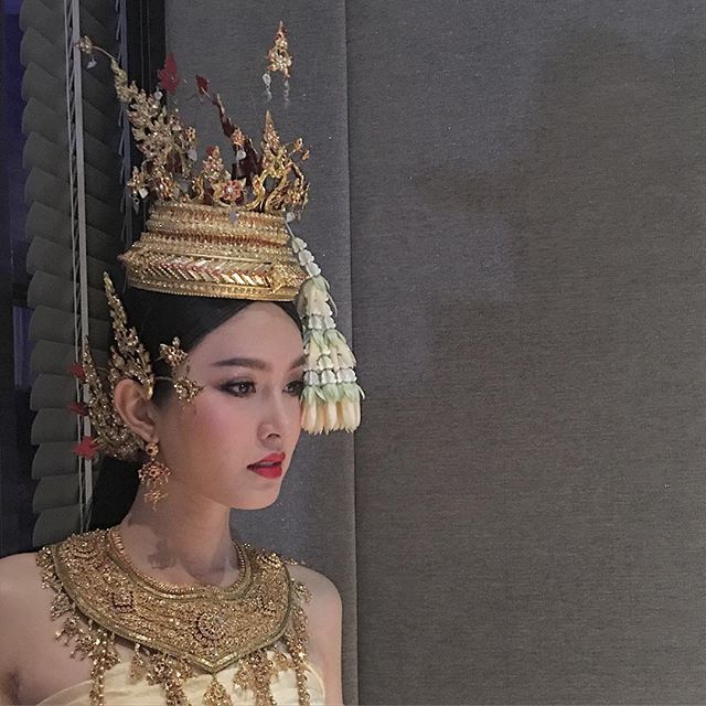 ปอย ตรีชฎา ชุดไทย